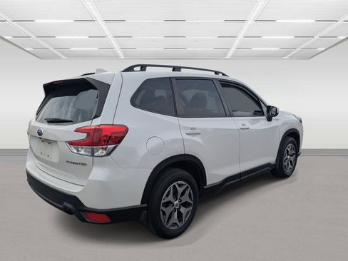 Certified 2023 Subaru Forester Premium image 5