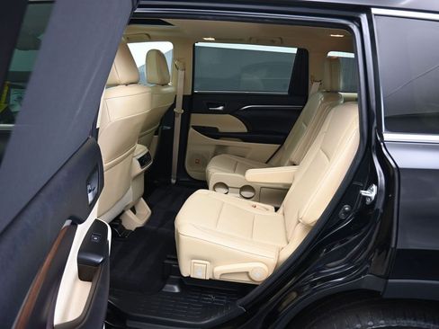 Used 2016 Toyota Highlander Limited image 36
