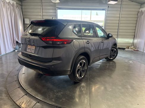 Used 2025 Nissan Rogue SV image 5