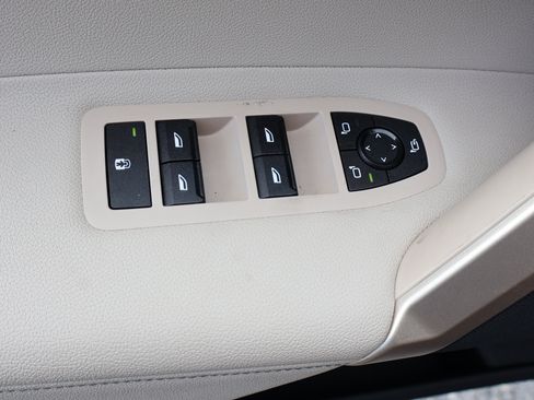 Used 2025 BMW iX xDrive50 w/ Convenience Package AWD/4WD image 17