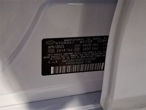 Used 2023 Genesis G70 2.0T image 32