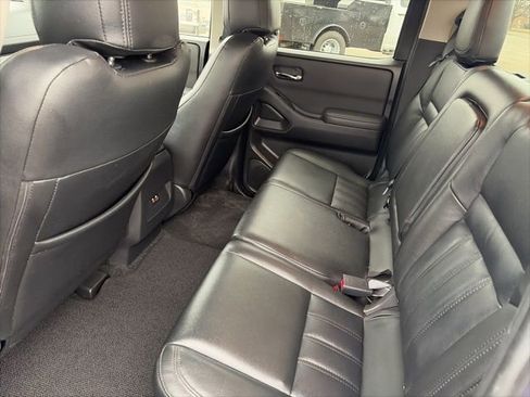 Used 2023 Nissan Frontier SV w/ Technology Package image 11