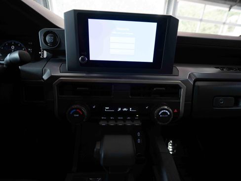 Used 2024 Toyota Tacoma SR5 AWD/4WD image 17