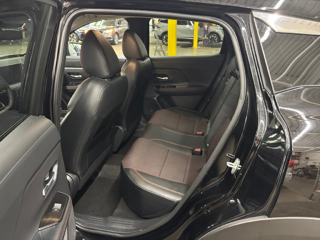 Used 2025 Nissan Kicks SR AWD/4WD image 14