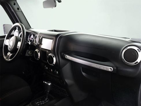 Used 2015 Jeep Wrangler Rubicon image 19