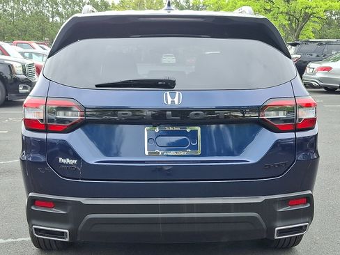 Used 2025 Honda Pilot Sport image 5