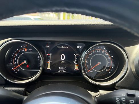 Used 2021 Jeep Wrangler Unlimited Sahara w/ Cold Weather Group AWD/4WD image 12