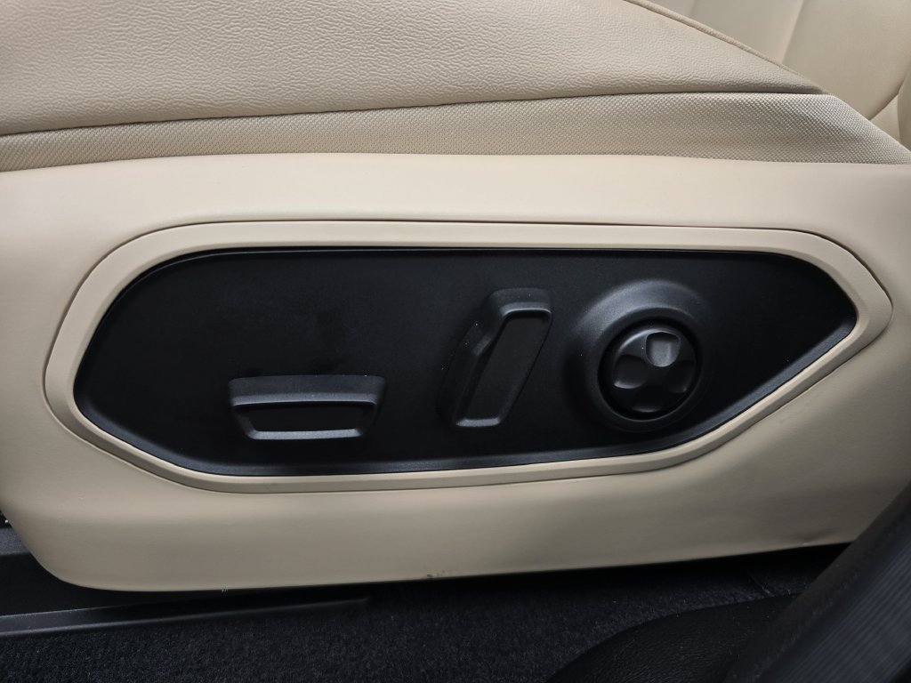 Used 2025 Jeep Grand Cherokee Limited RWD image 23