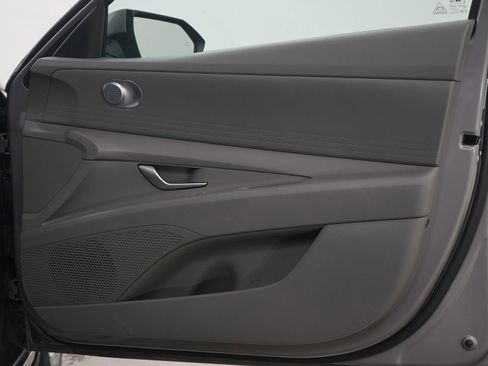 Used 2023 Hyundai Elantra SE image 9