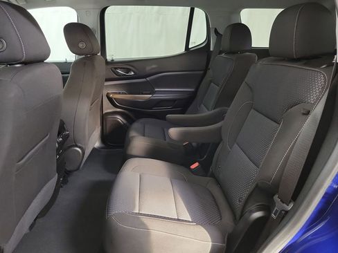 Used 2023 GMC Acadia SLE w/ Driver Convenience Package image 9