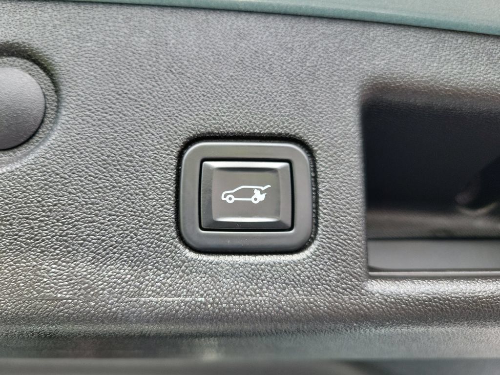 Used 2022 Chevrolet Equinox RS w/ Infotainment Package FWD image 12