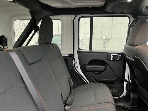 Used 2025 Jeep Wrangler Unlimited Rubicon image 36