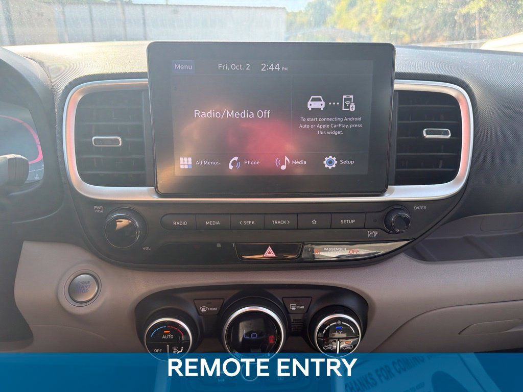 Used 2025 Hyundai Venue SEL FWD image 4