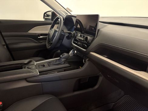 Used 2026 Toyota Grand Highlander AWD image 40