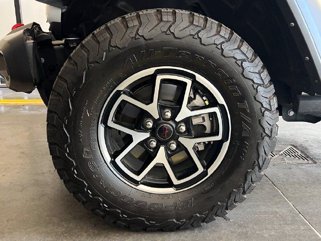 Used 2025 Jeep Wrangler Unlimited Rubicon w/ Safety Group AWD/4WD image 9