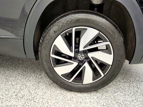 Used 2024 Volkswagen Atlas SE image 9