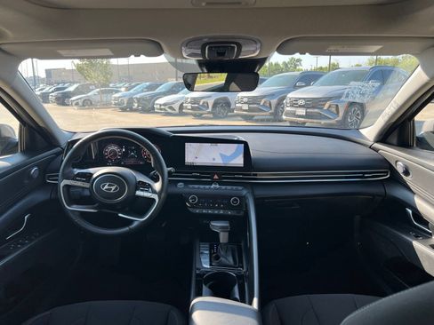 Used 2025 Hyundai Elantra SEL FWD image 20