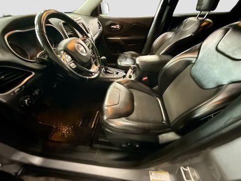 Used 2020 Jeep Cherokee Latitude Plus w/ Cold Weather Group image 20