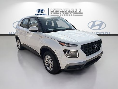 Used 2022 Hyundai Venue SE FWD image 1