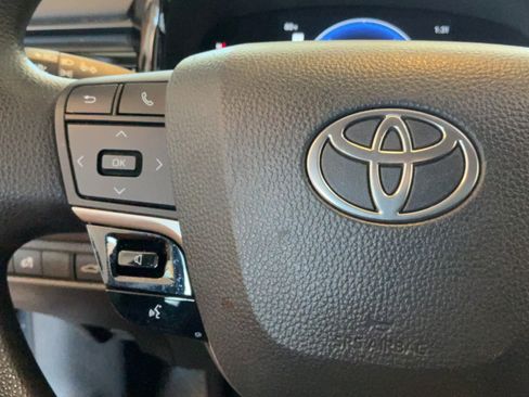 Used 2025 Toyota Camry LE w/ Convenience Package FWD image 18