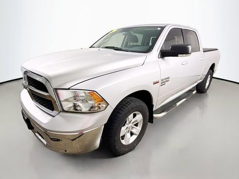 Used 2019 RAM 1500 Classic SLT w/ Luxury Group image 3