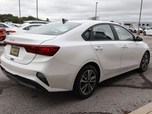 Used 2023 Kia Forte LXS image 4