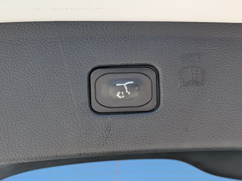 Used 2020 Ford Edge Titanium w/ Equipment Group 301A AWD/4WD image 14