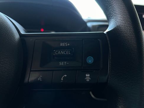 Used 2024 Nissan Rogue SV image 28