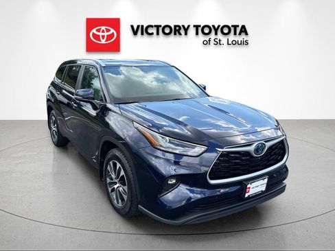 Used 2024 Toyota Highlander XLE AWD/4WD image 1