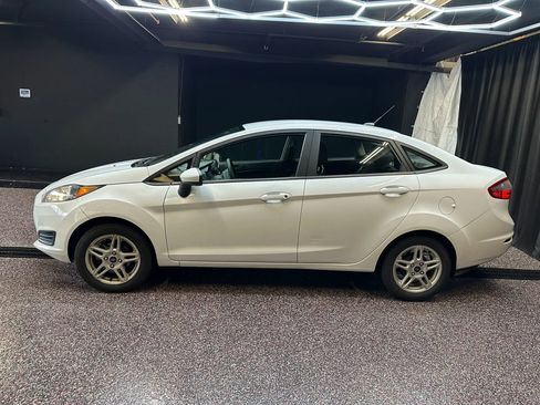 Used 2017 Ford Fiesta SE image 4