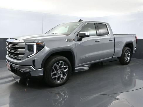 Used 2025 GMC Sierra 1500 SLE w/ Preferred Package image 1