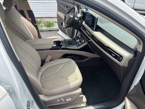Used 2022 Lincoln Nautilus AWD w/ Premium Package image 18