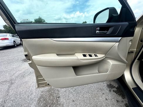 Used 2010 Subaru Outback 2.5i Premium image 11