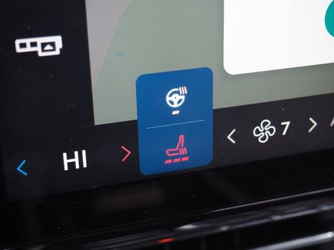 Used 2025 Lincoln Nautilus Premier image 13