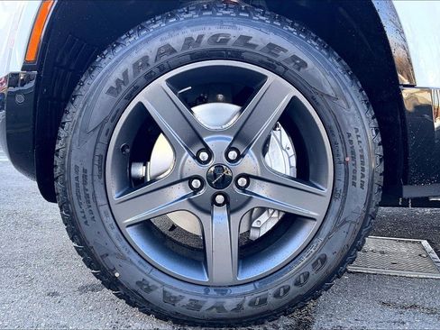 New 2026 Land Rover Defender 110 X-Dynamic SE image 11