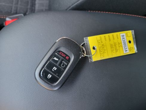 Used 2025 Honda HR-V Sport image 41