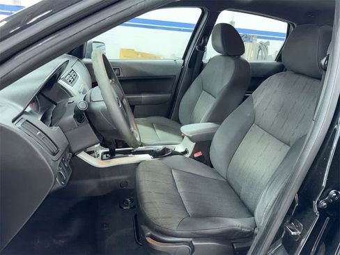 Used 2010 Ford Focus SE image 15