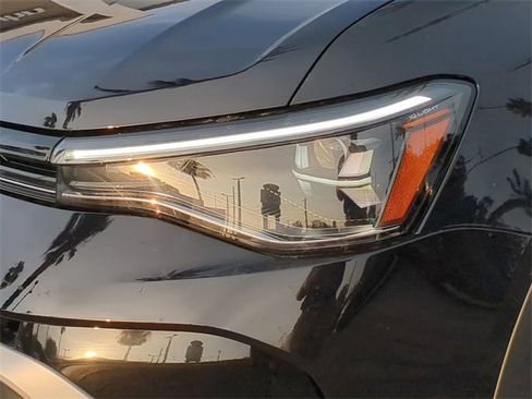 New 2025 Volkswagen Taos SE image 7