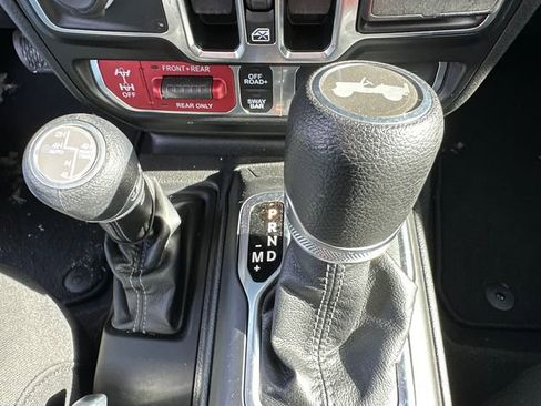 Used 2025 Jeep Wrangler Unlimited Rubicon 4xe image 35