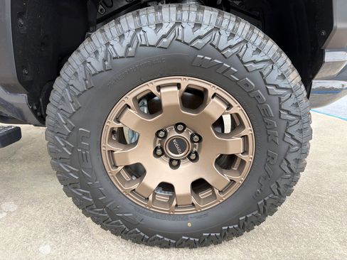 Used 2025 Toyota 4Runner Trailhunter AWD/4WD image 33