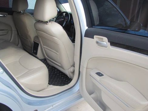 Used 2013 Chrysler 300 RWD image 14