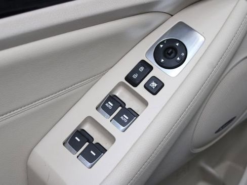 Used 2016 Kia Cadenza image 8