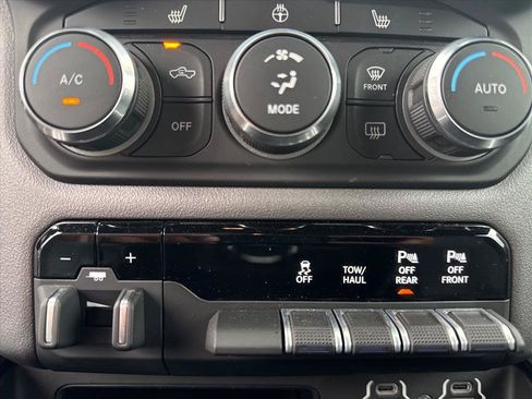 Used 2022 RAM 1500 Big Horn AWD/4WD image 14