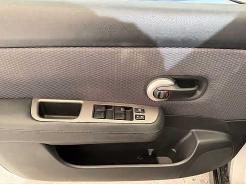 Used 2008 Nissan Versa Hatchback FWD image 13