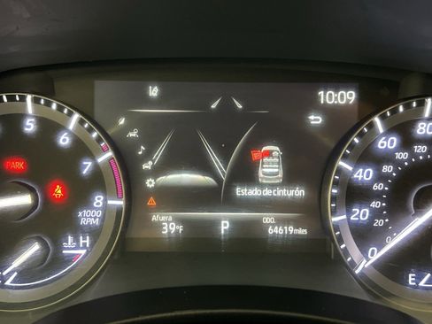 Used 2021 Toyota Highlander XLE image 17