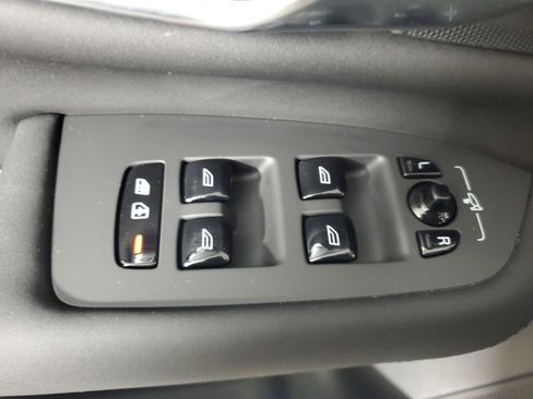 Certified 2025 Volvo XC90 B6 Core w/ Climate Package image 24