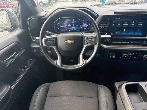 Used 2024 Chevrolet Silverado 1500 LT AWD/4WD image 25