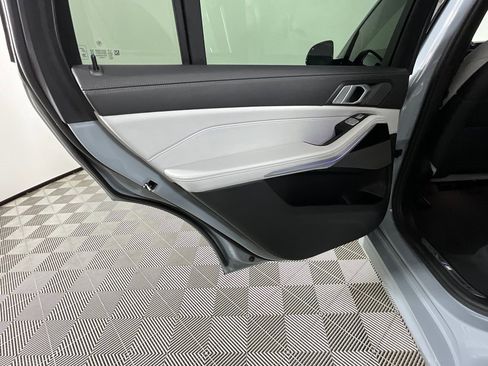 Used 2023 BMW X7 xDrive40i w/ M Sport Package image 26