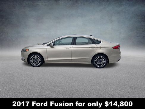Used 2017 Ford Fusion SE w/ Fusion SE Technology Package image 2