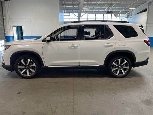 Used 2024 Honda Pilot Touring image 6